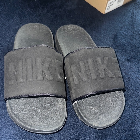 Nike Black Slide Sandals - Picture 1 of 3